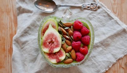 green-smoothie-bowl-okologisk-fiken-mandler-anja-stang-no